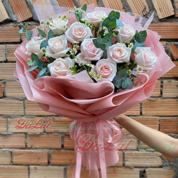 Bó hoa hồng nhạt