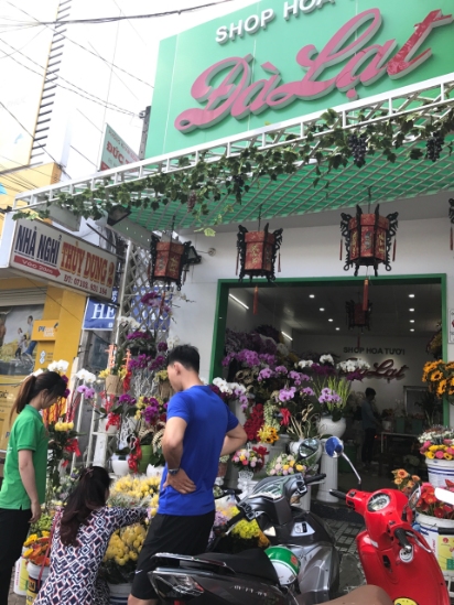 hoa ngay 8 3